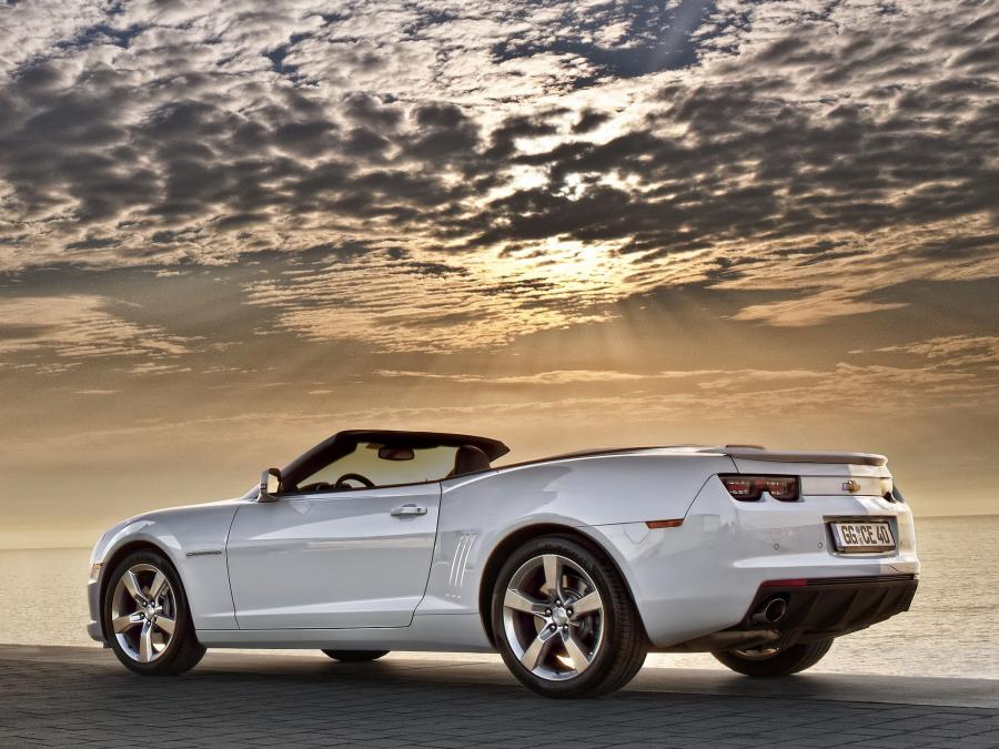  Chevrolet Camaro Convertible 2011 года  (UK) (фото 8 из 16)